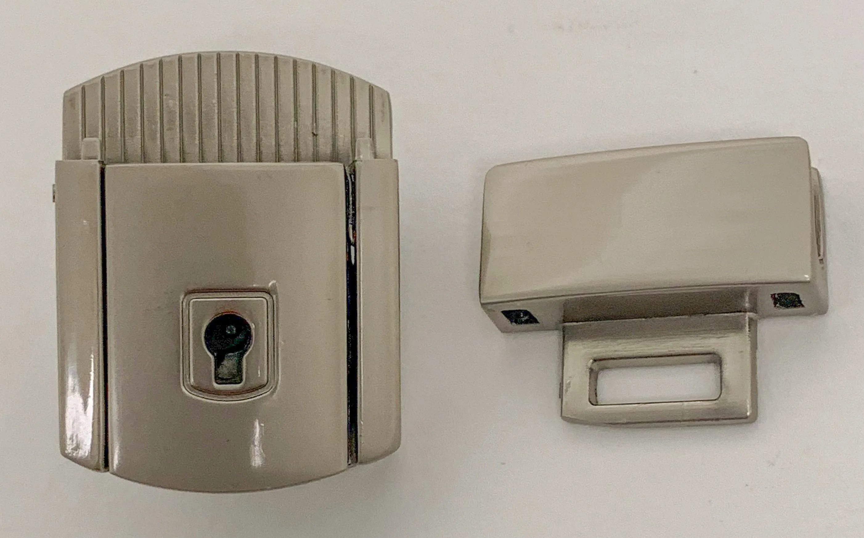 00513 | Matte Square Lock