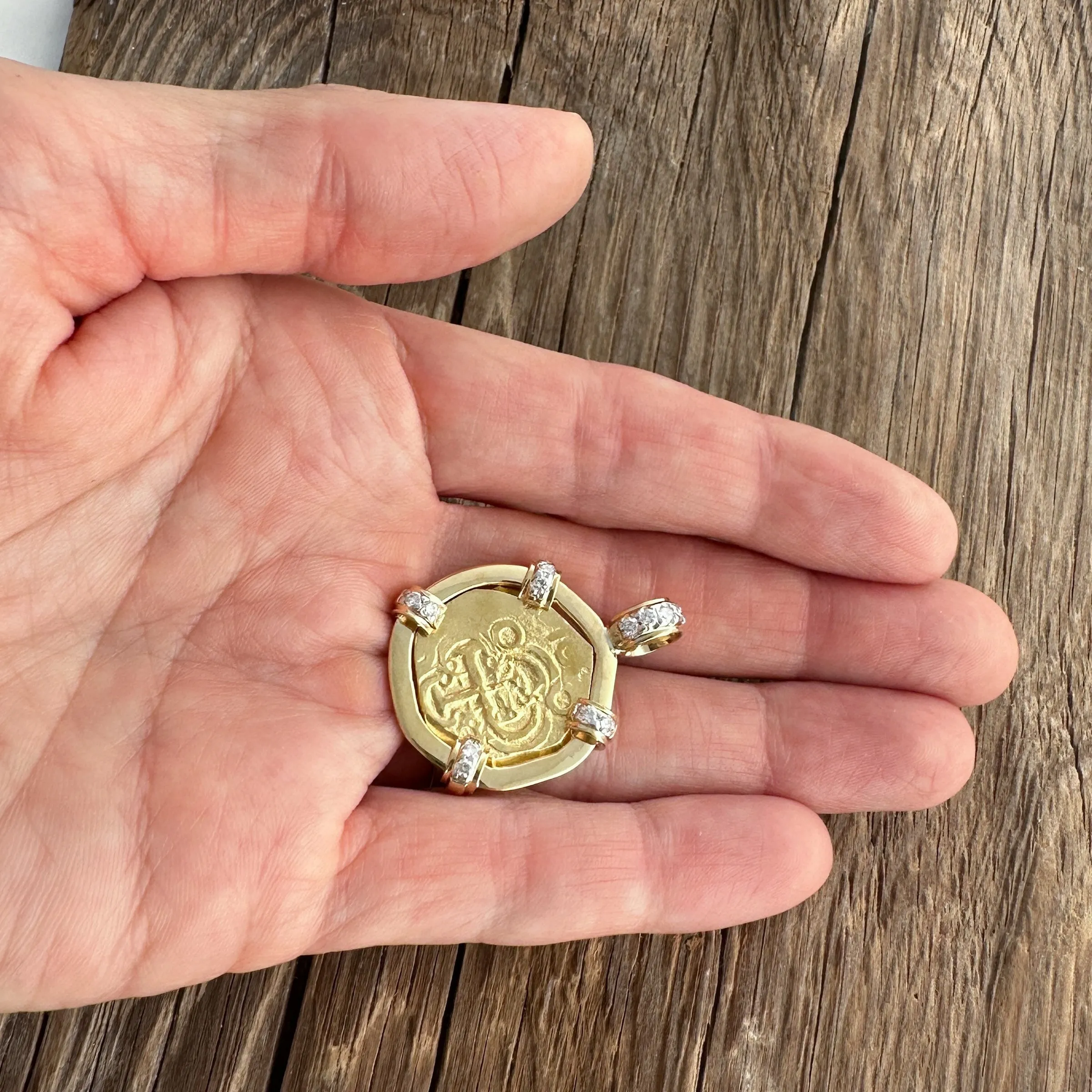 Authentic Gold Coin Pendant in 18k, 2 Escudos #PC24-31995