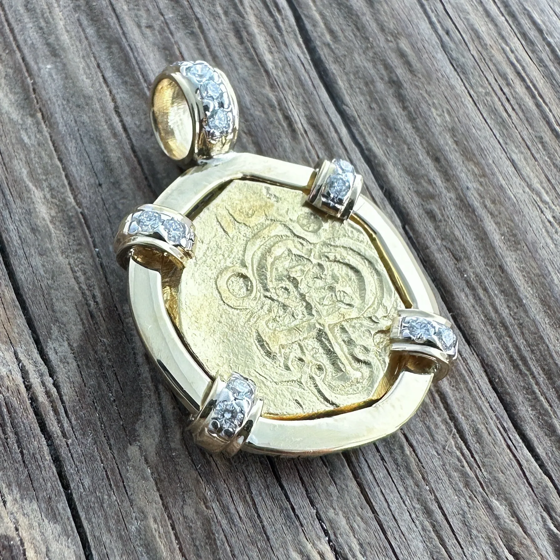 Authentic Gold Coin Pendant in 18k, 2 Escudos #PC24-31995