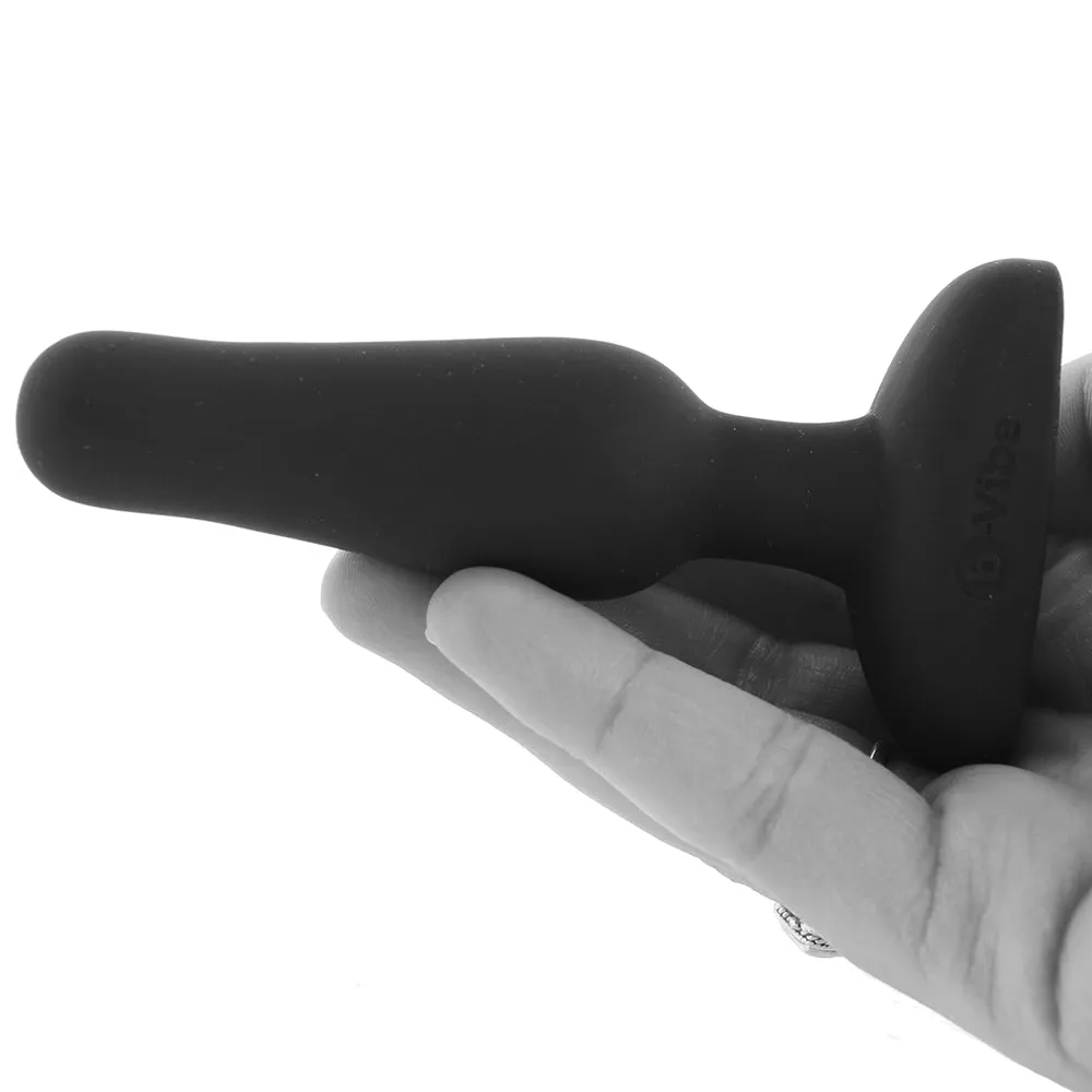 b-Vibe Novice Rechargeable Remote-Controlled Vibrating Silicone Anal Plug Black