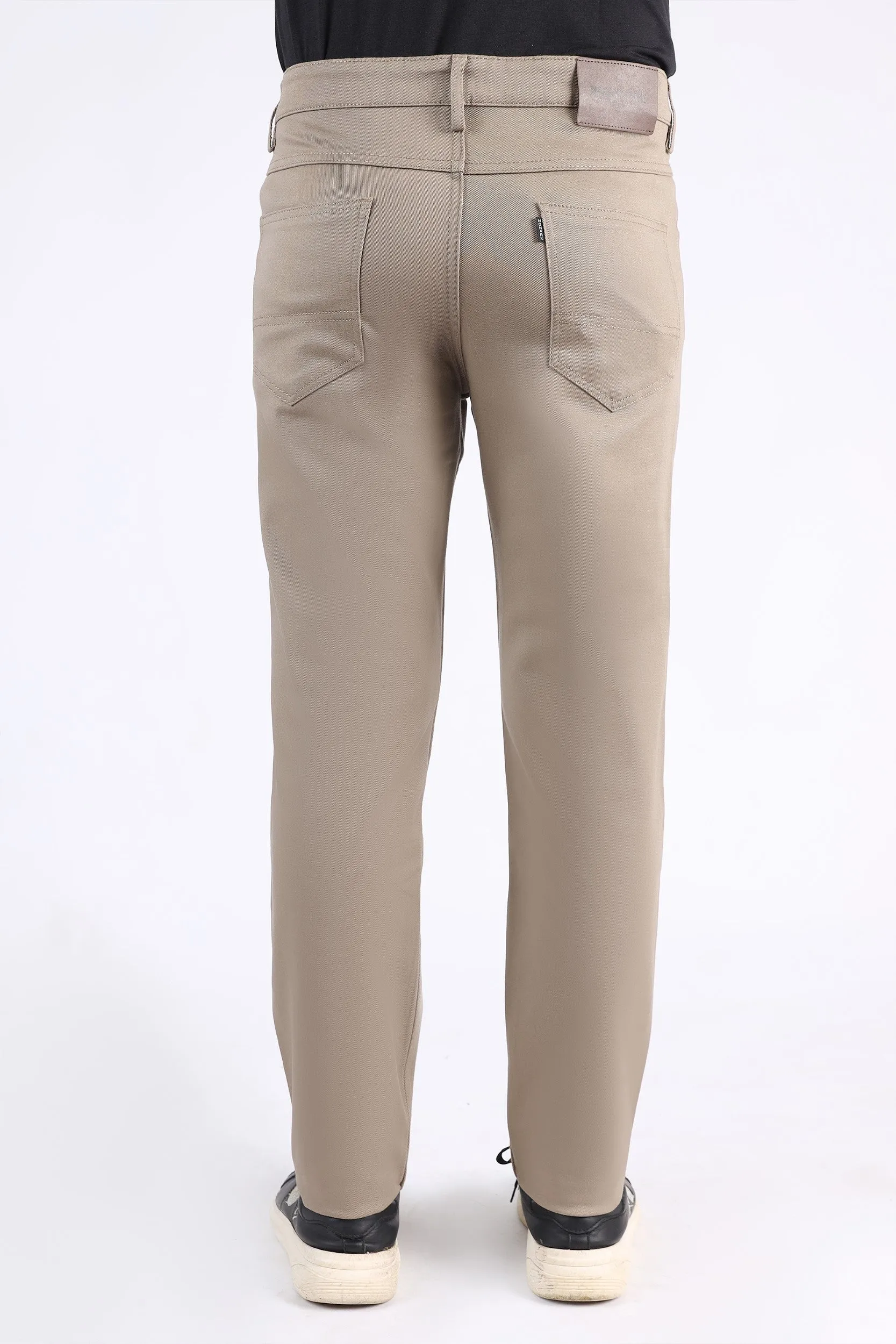 BASIC FIVE POCKETS TAPPERED FIT