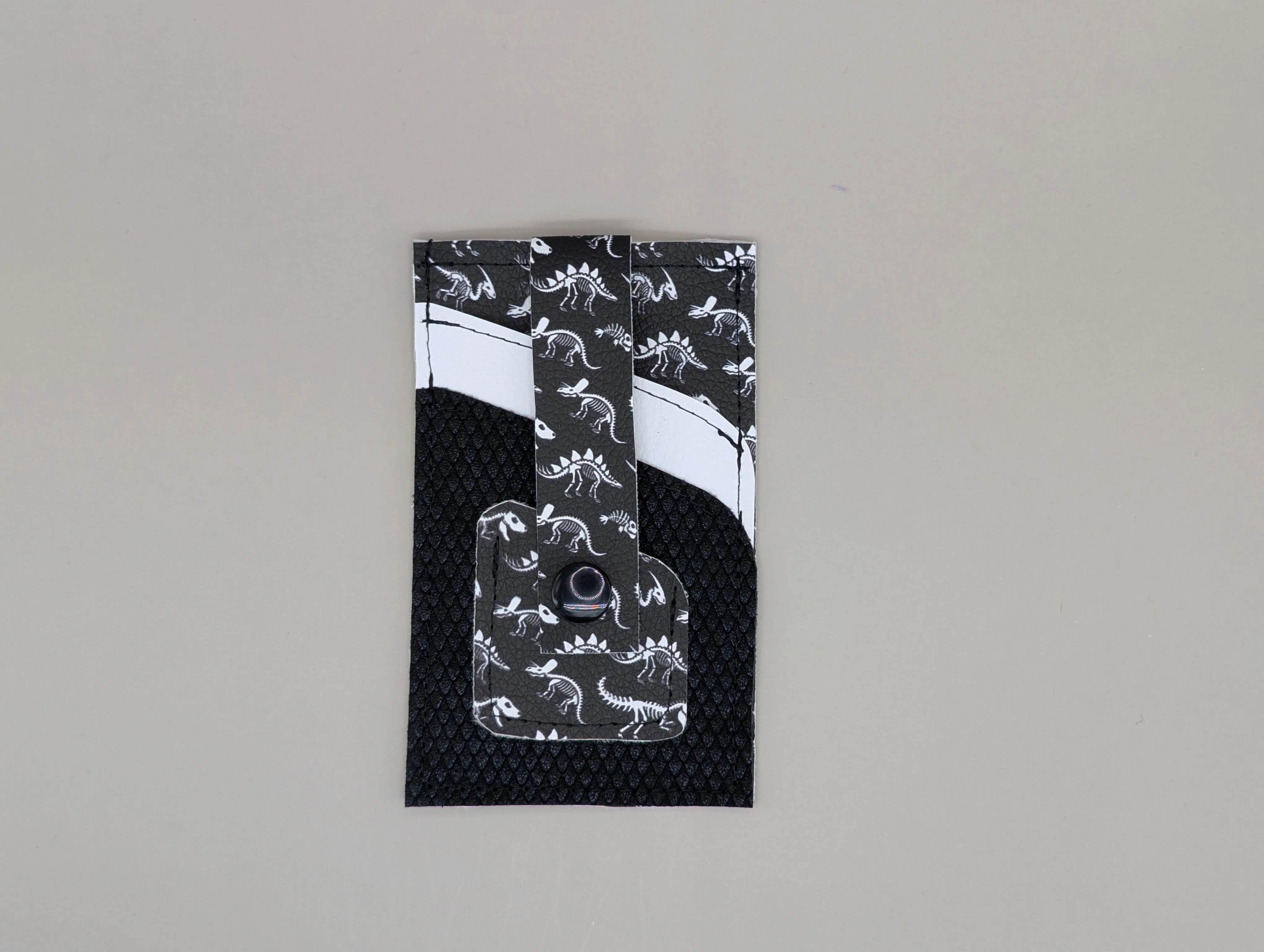 Card wallet /w coin pocket- Dino Skelly