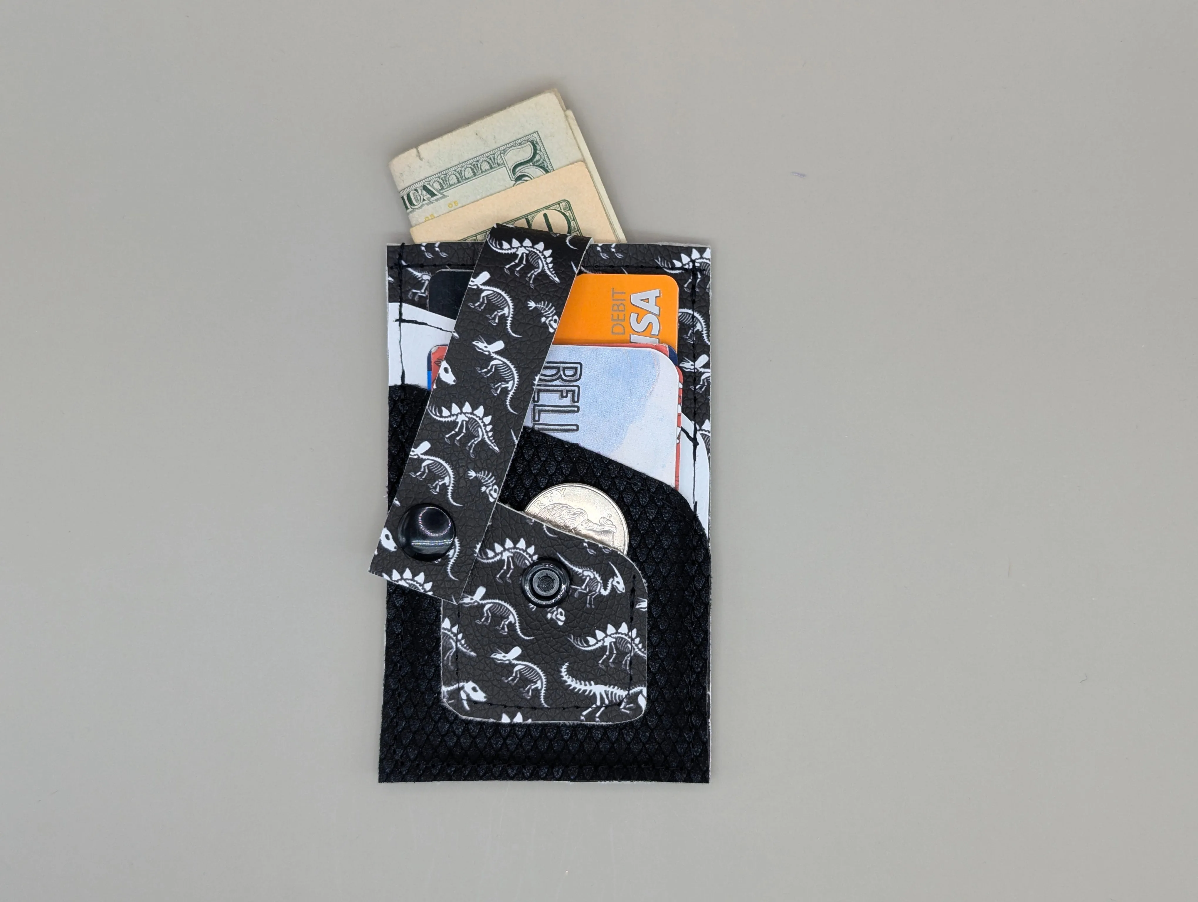 Card wallet /w coin pocket- Dino Skelly