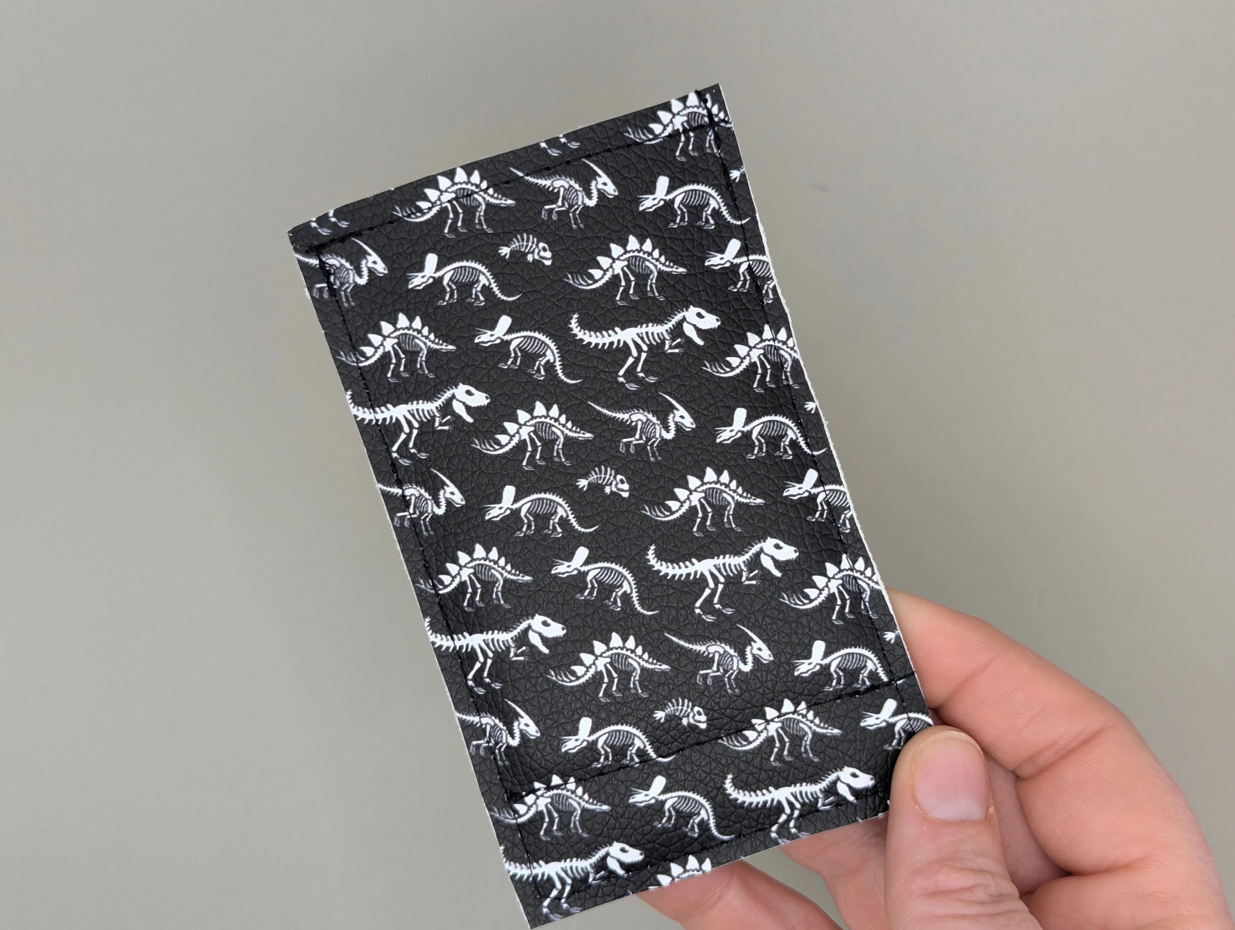 Card wallet /w coin pocket- Dino Skelly