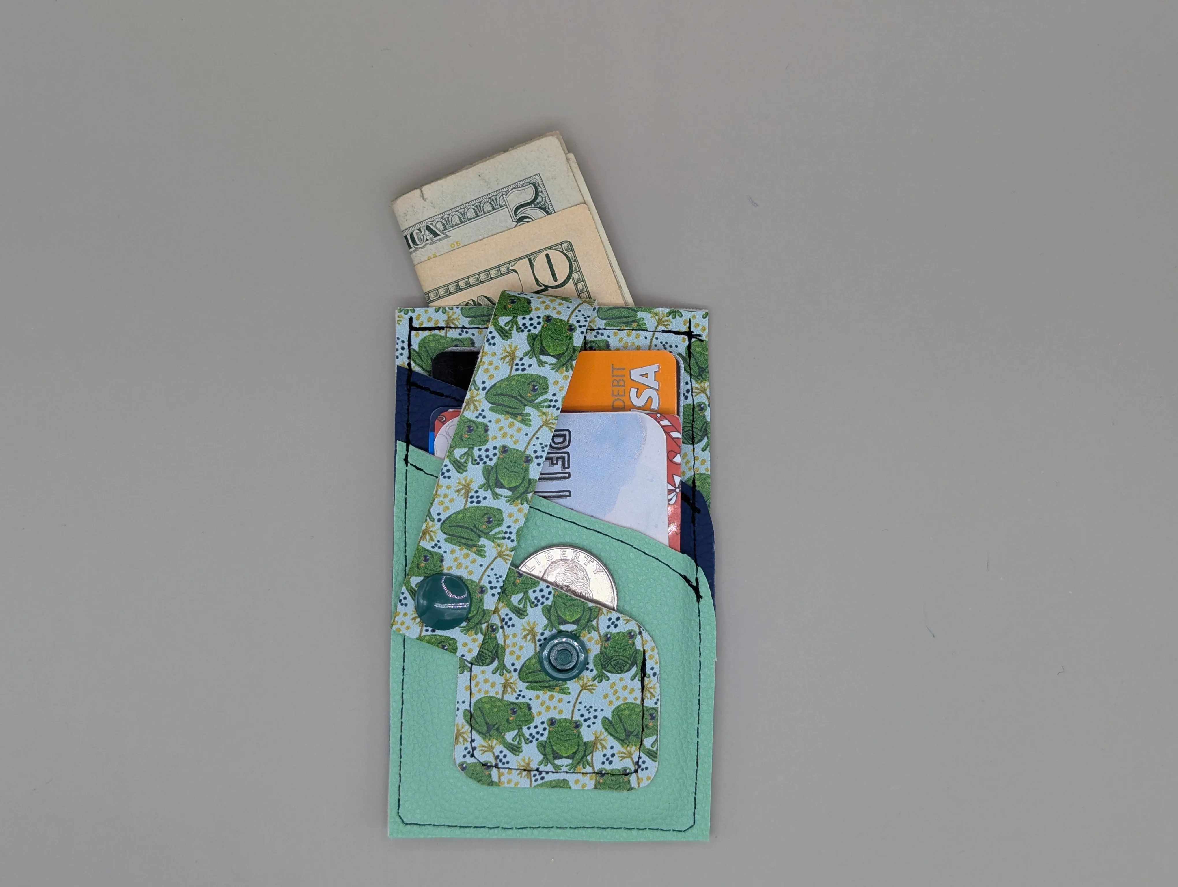 Card wallet /w coin pocket- Frogs