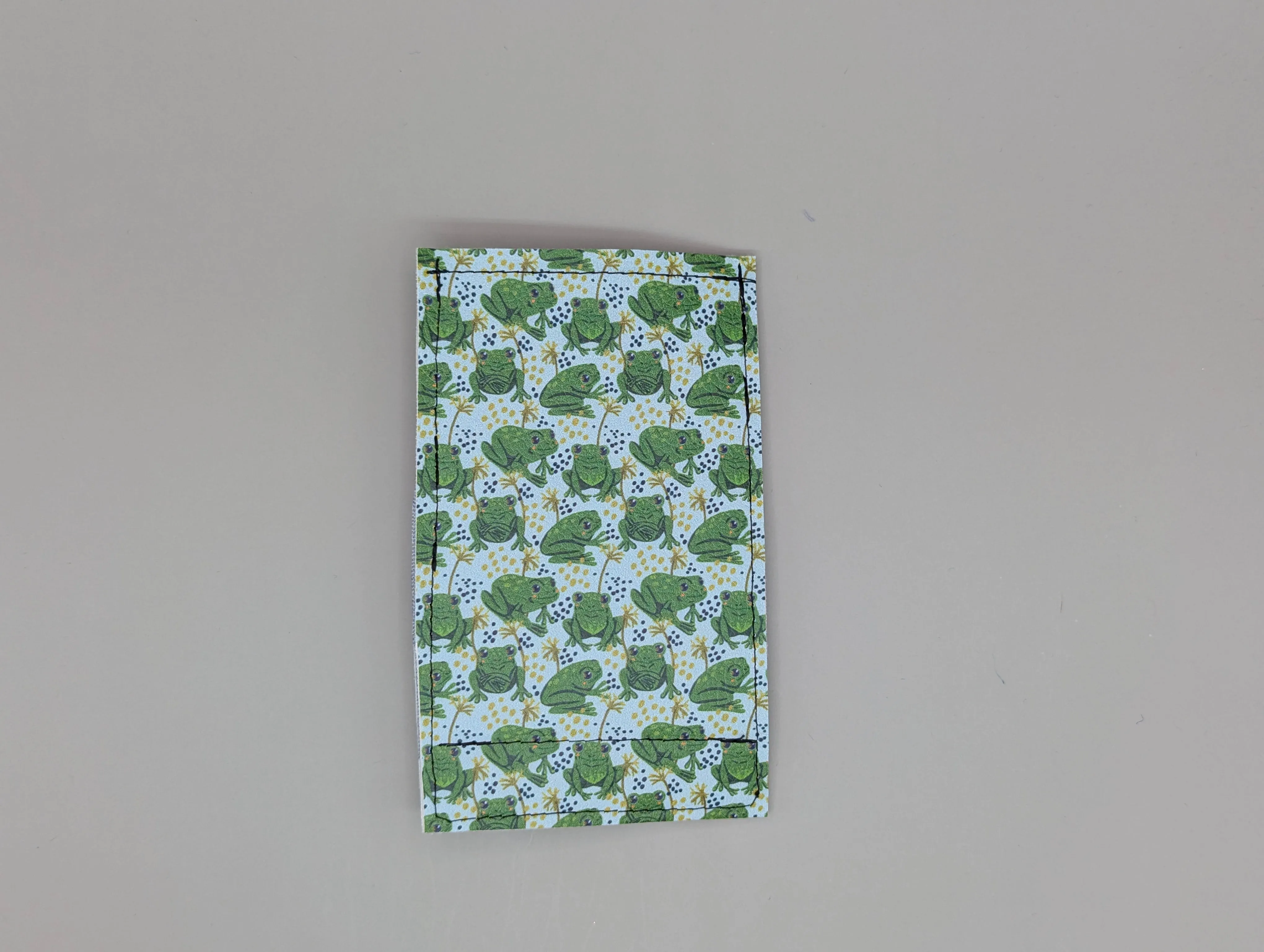 Card wallet /w coin pocket- Frogs