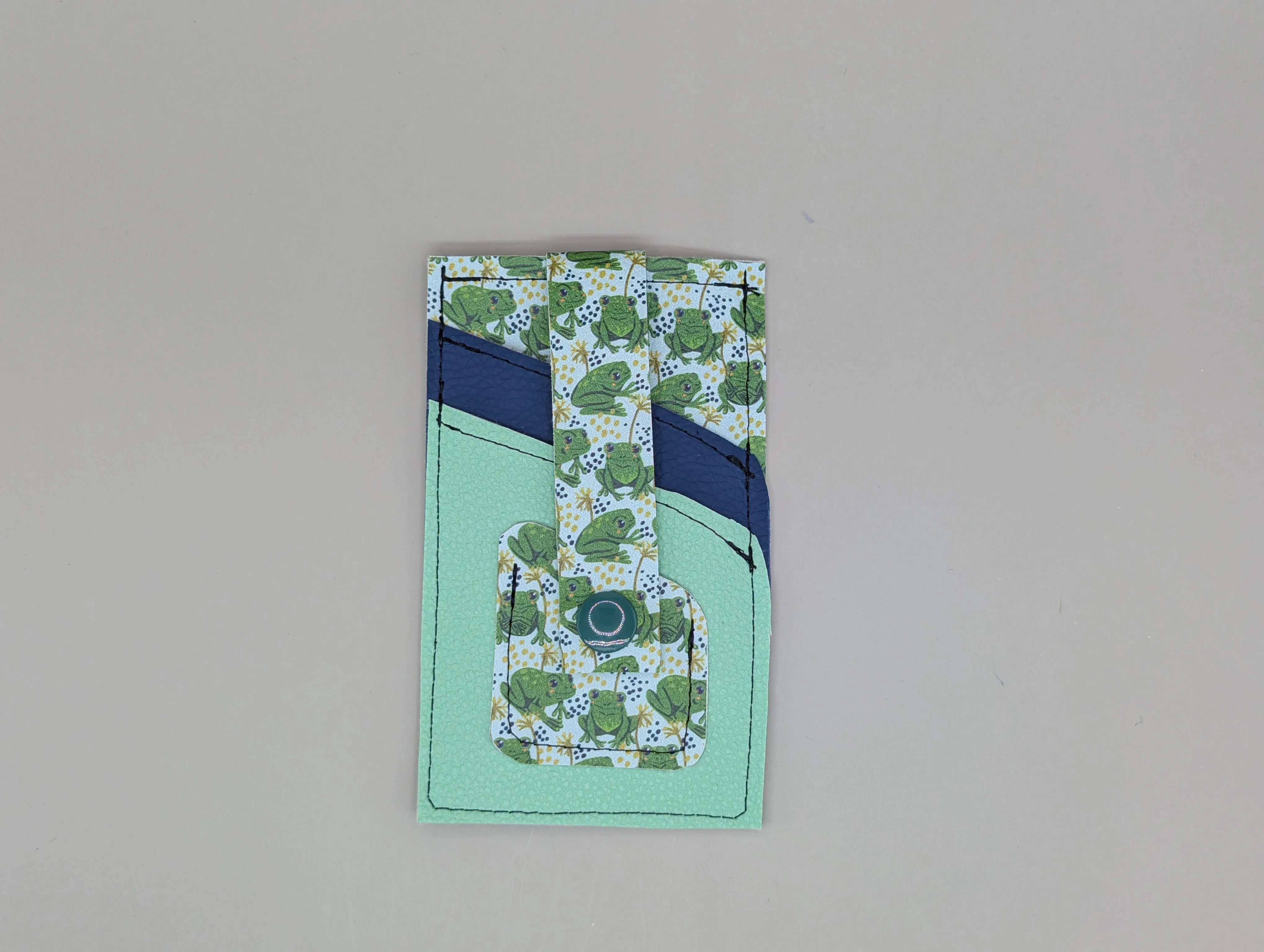 Card wallet /w coin pocket- Frogs