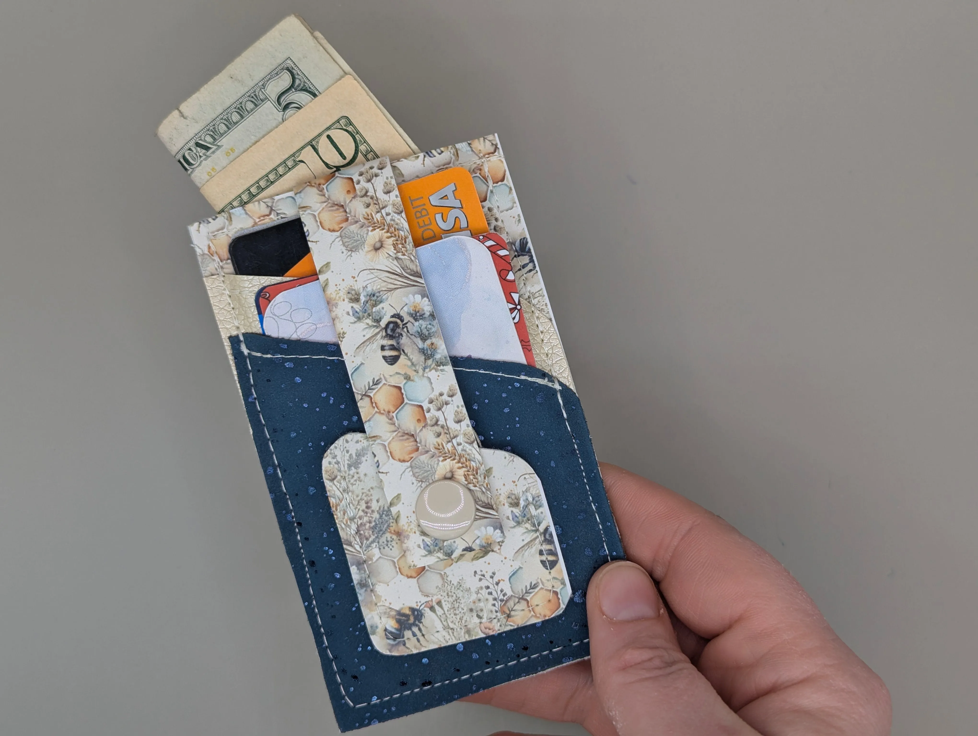 Card wallet /w coin pocket- Pastel Bees