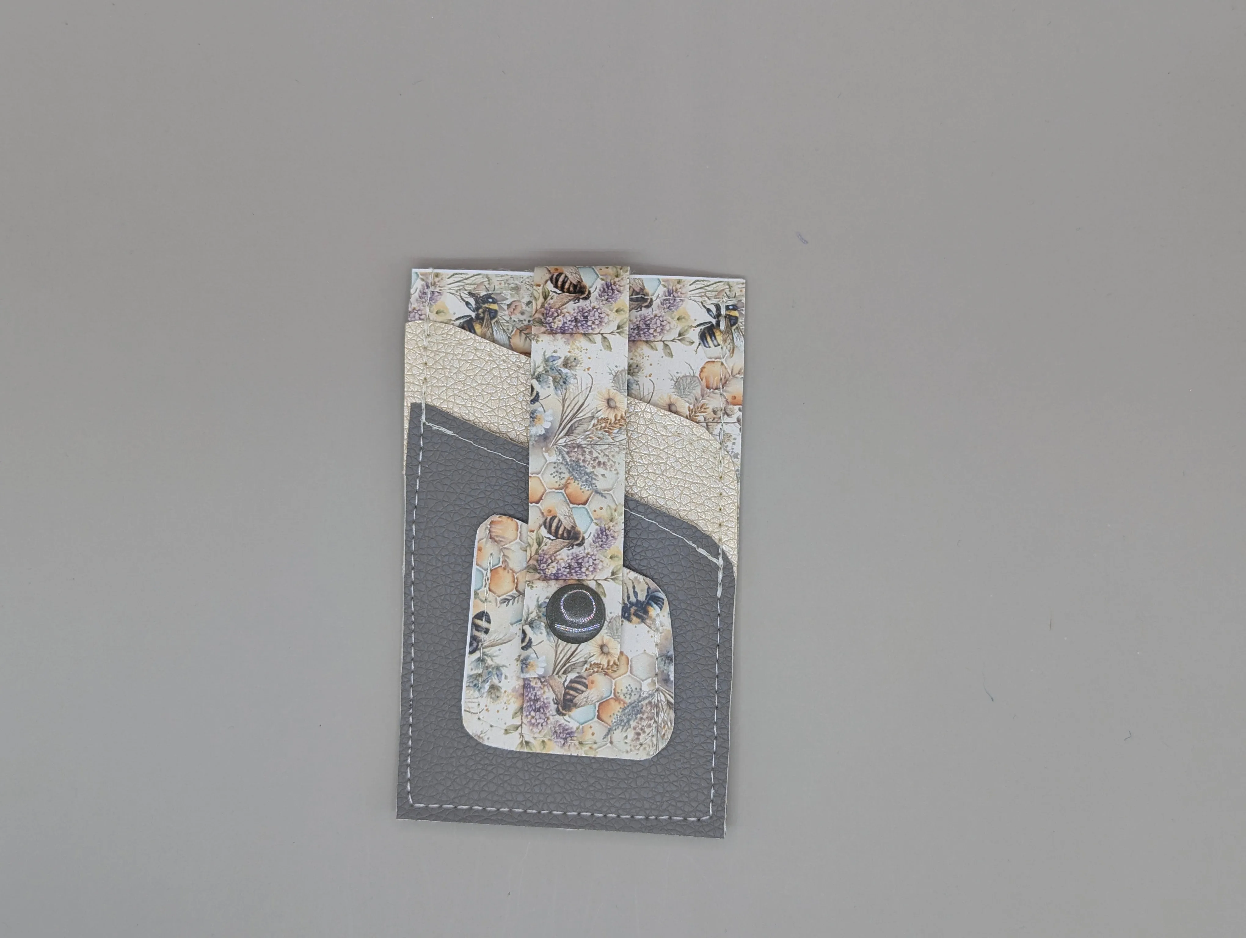 Card wallet /w coin pocket- Pastel Bees