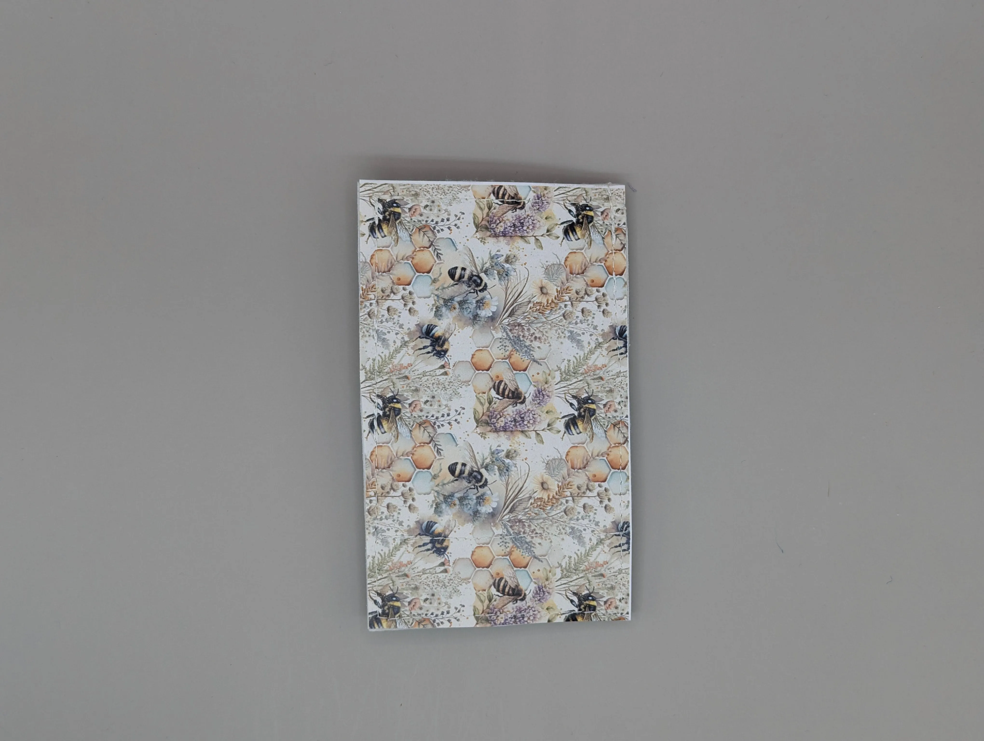 Card wallet /w coin pocket- Pastel Bees