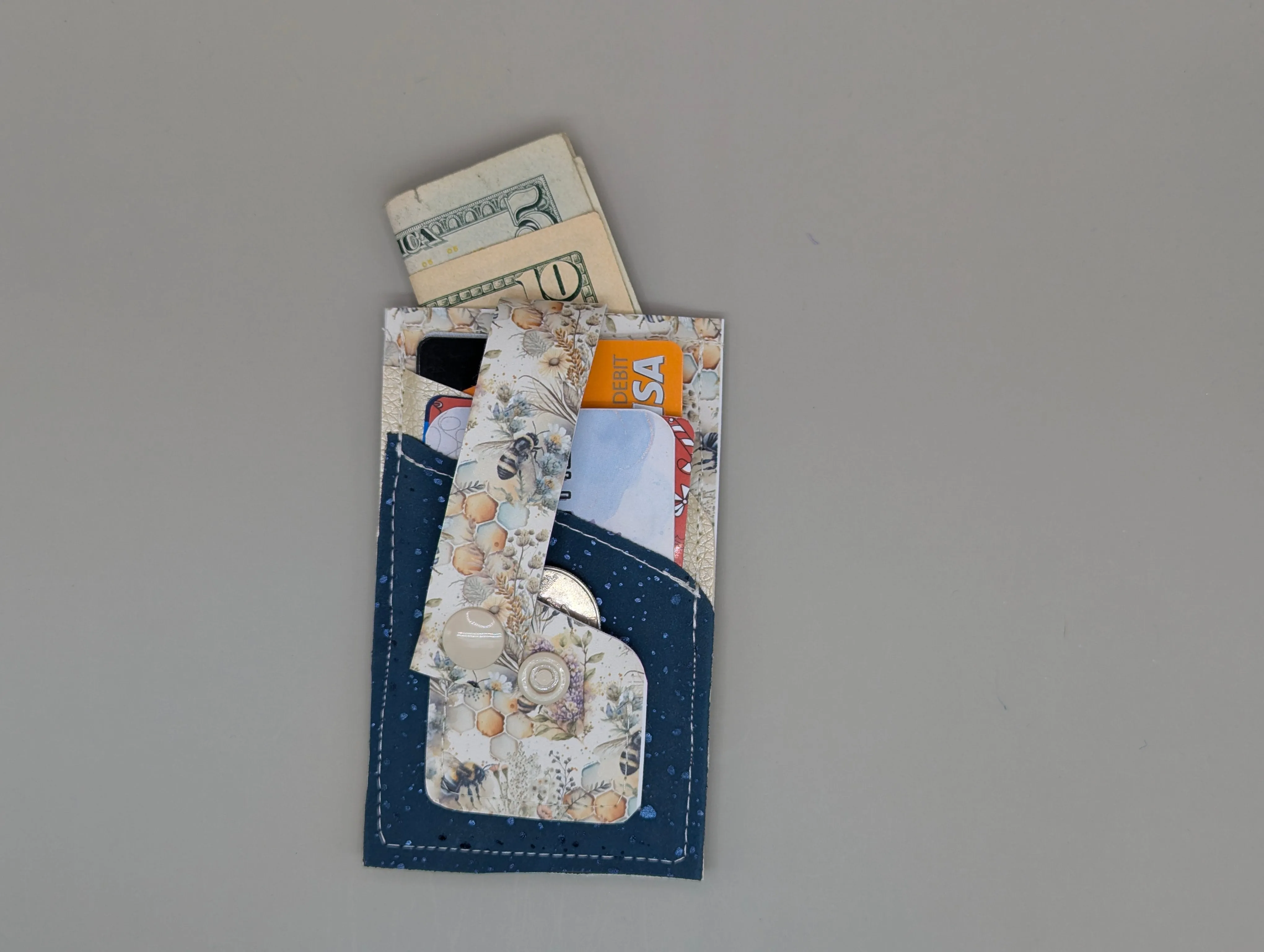 Card wallet /w coin pocket- Pastel Bees