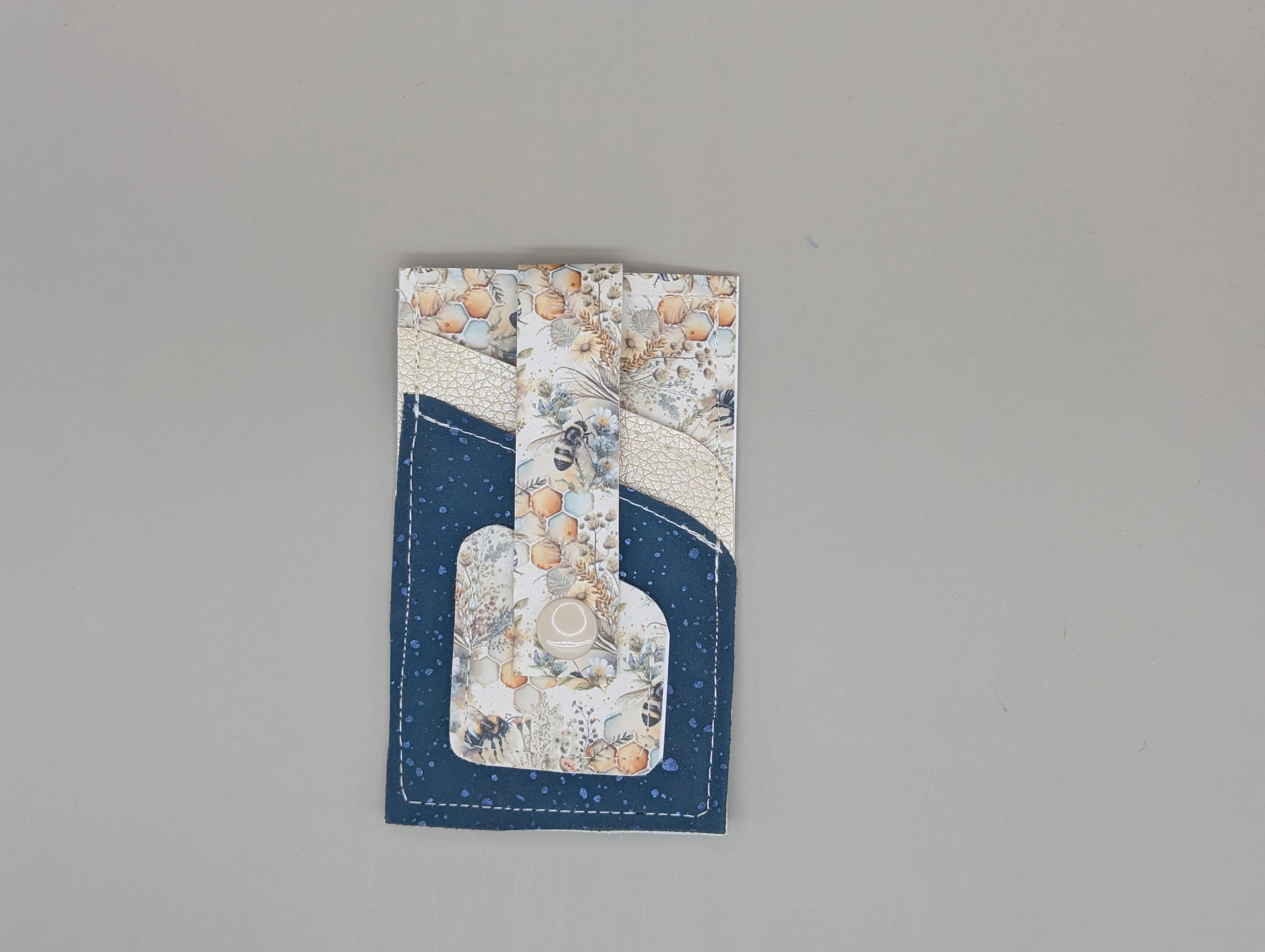 Card wallet /w coin pocket- Pastel Bees