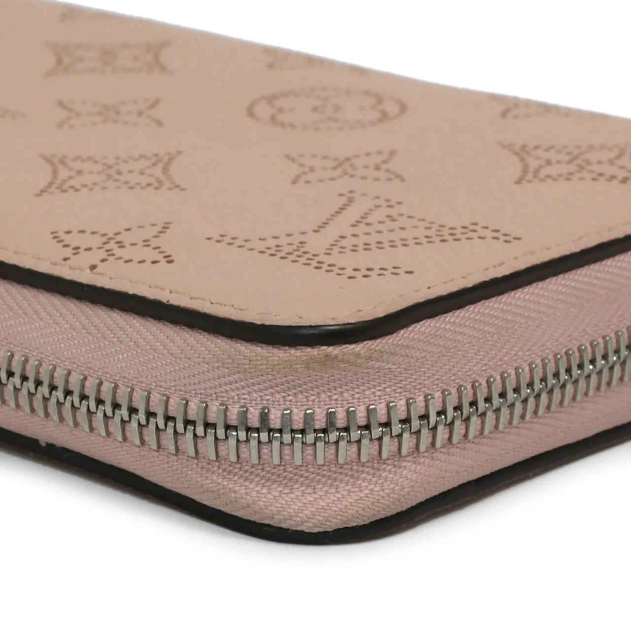 Louis Vuitton Magnolia Mahina Zippy Wallet
