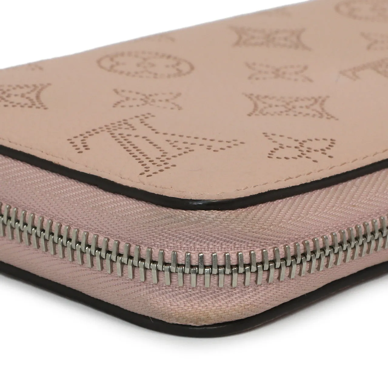 Louis Vuitton Magnolia Mahina Zippy Wallet