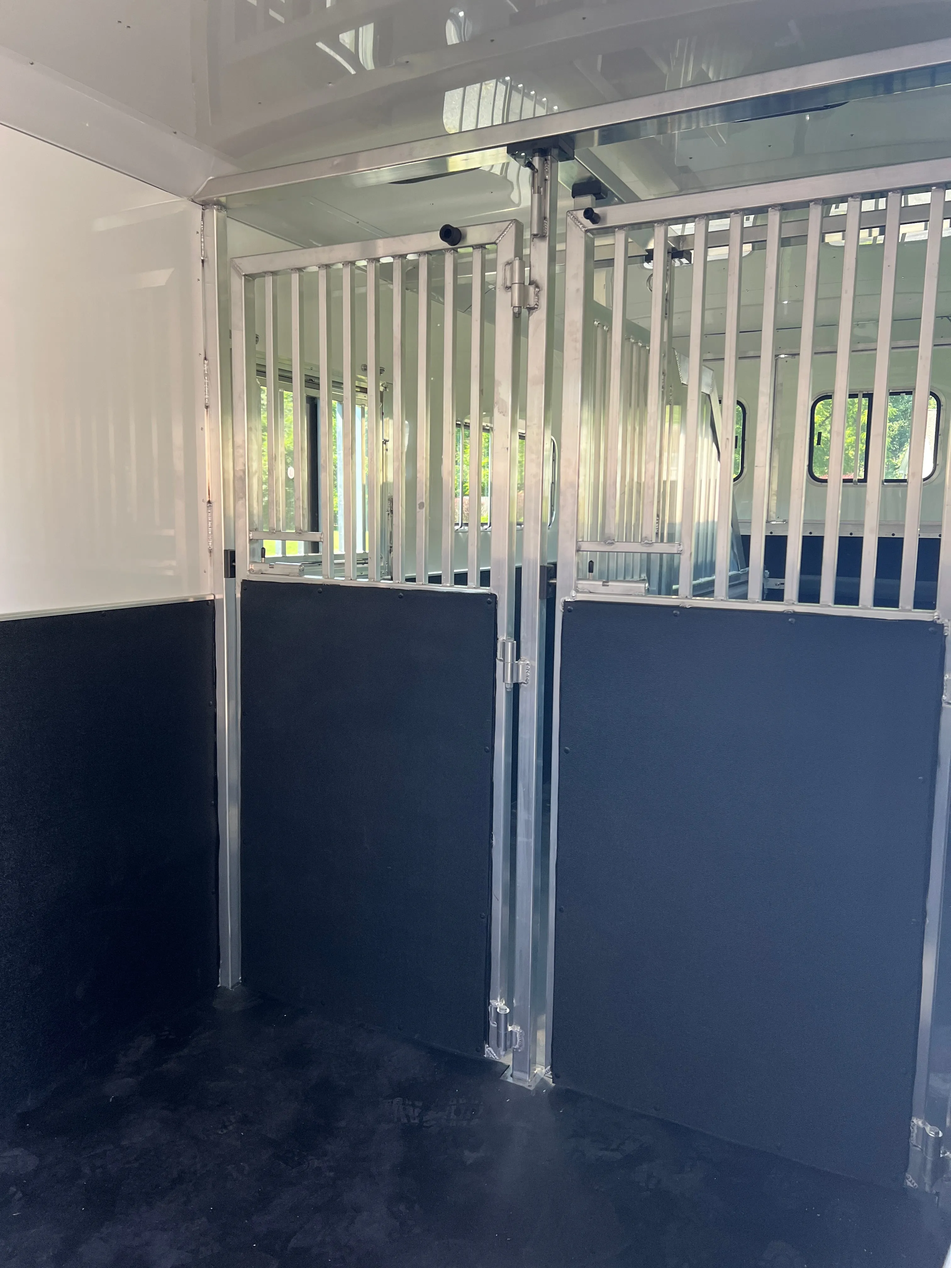 New 2025 Adam Pro-Classic Model GS152 (2 1) All Aluminum Gooseneck Straight Load Trailer with Dressing Room