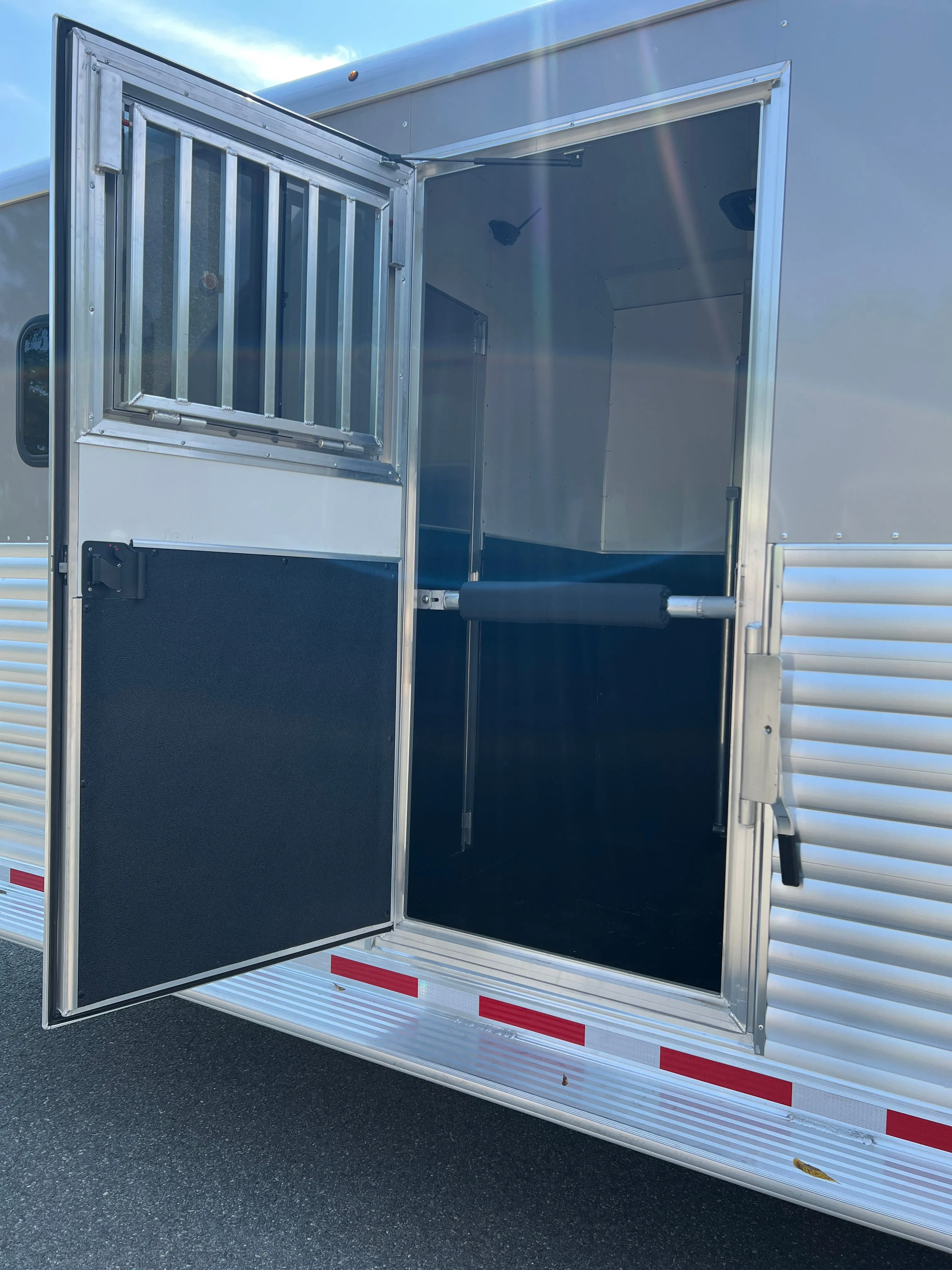New 2025 Adam Pro-Classic Model GS152 (2 1) All Aluminum Gooseneck Straight Load Trailer with Dressing Room