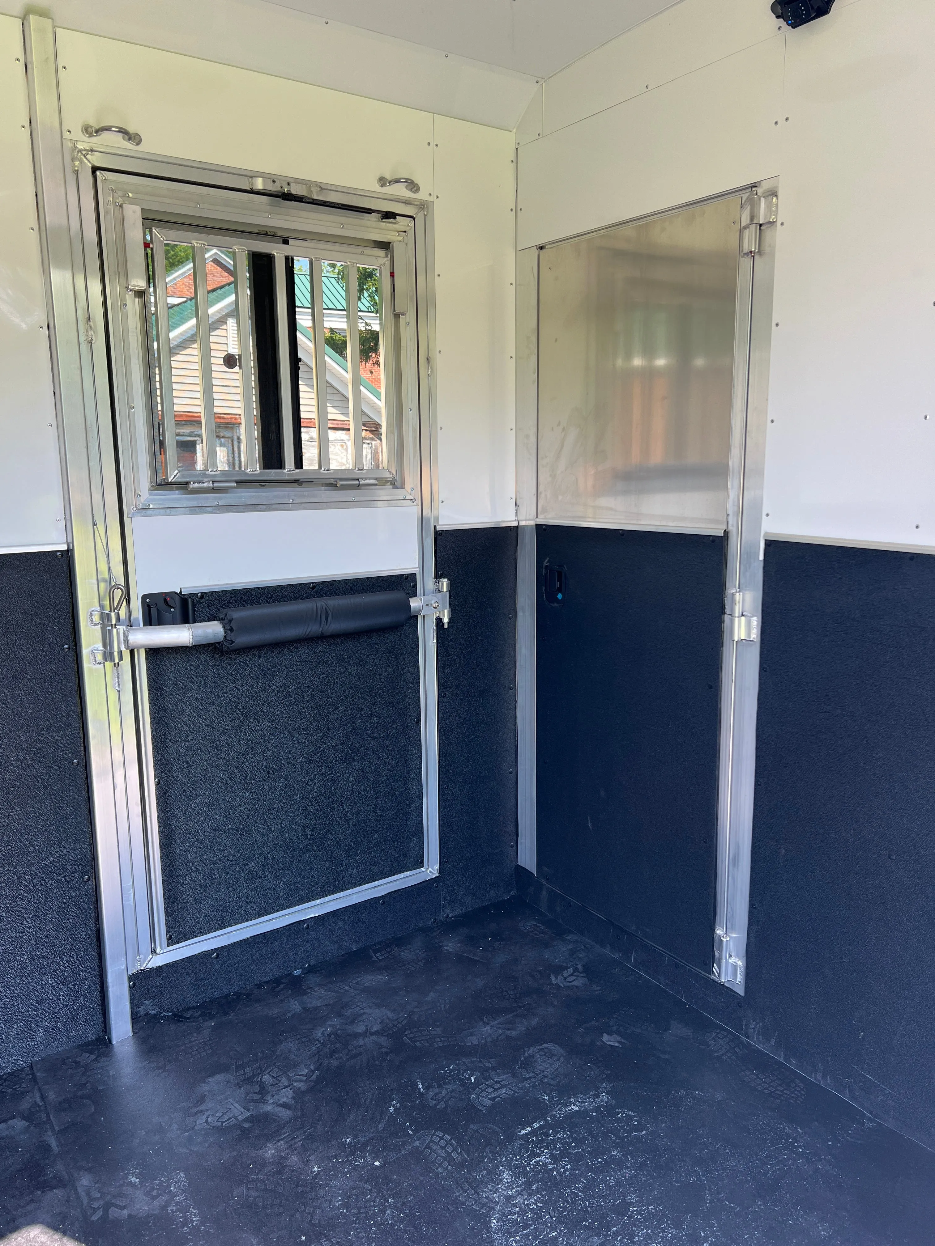 New 2025 Adam Pro-Classic Model GS152 (2 1) All Aluminum Gooseneck Straight Load Trailer with Dressing Room