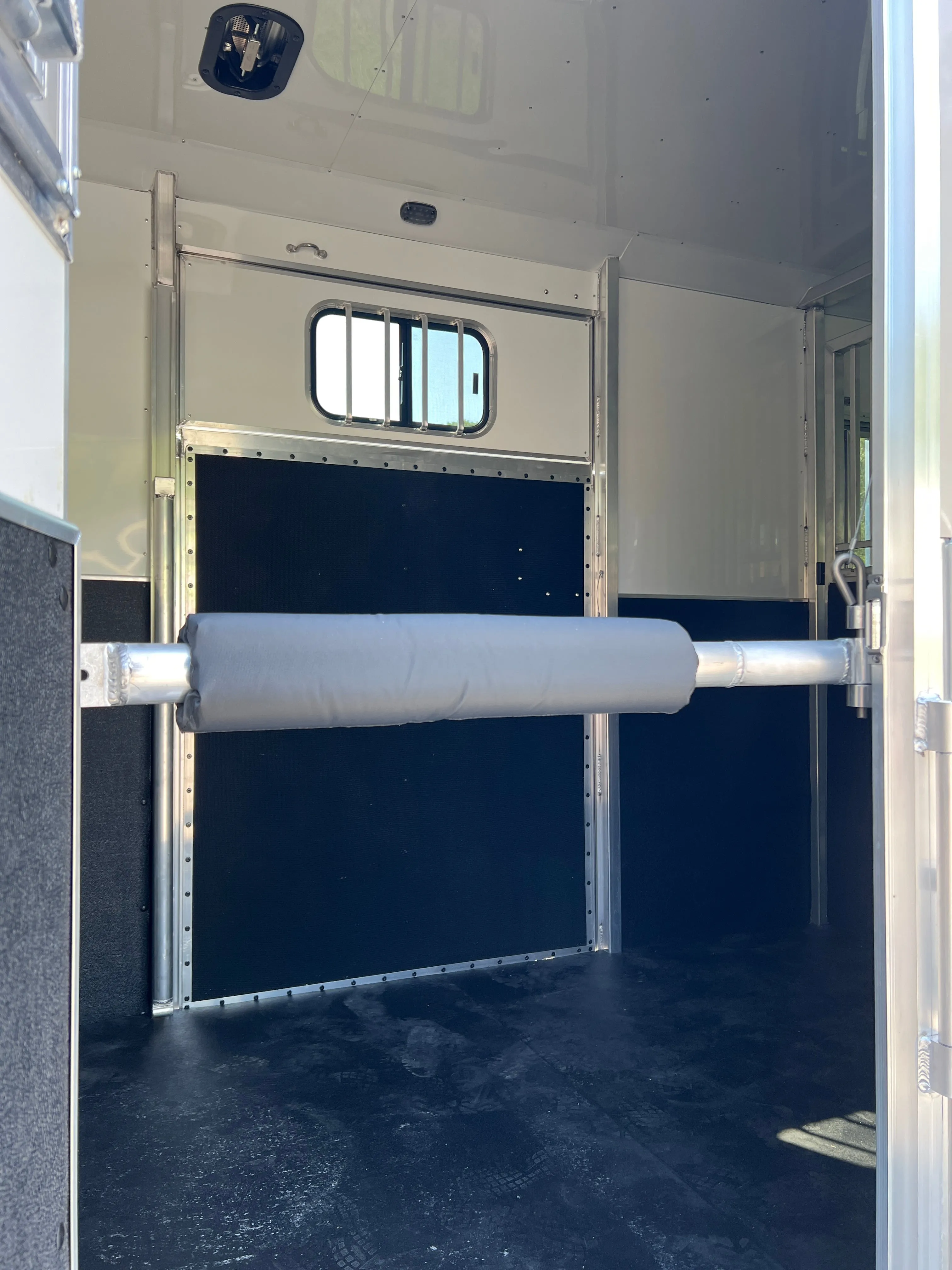New 2025 Adam Pro-Classic Model GS152 (2 1) All Aluminum Gooseneck Straight Load Trailer with Dressing Room