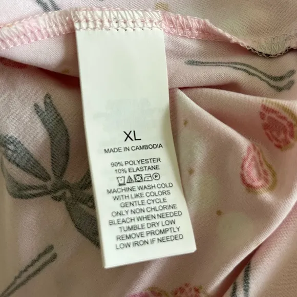 NWT Kate Spade 2 Piece Pajama Set with Cosmetic Design Size XL.