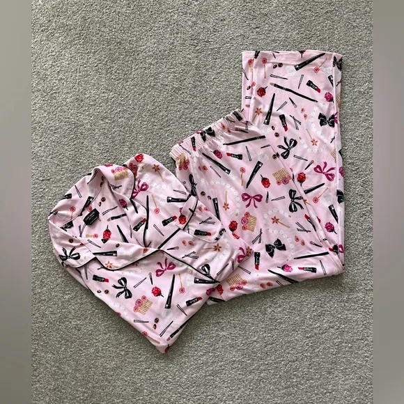 NWT Kate Spade 2 Piece Pajama Set with Cosmetic Design Size XL.