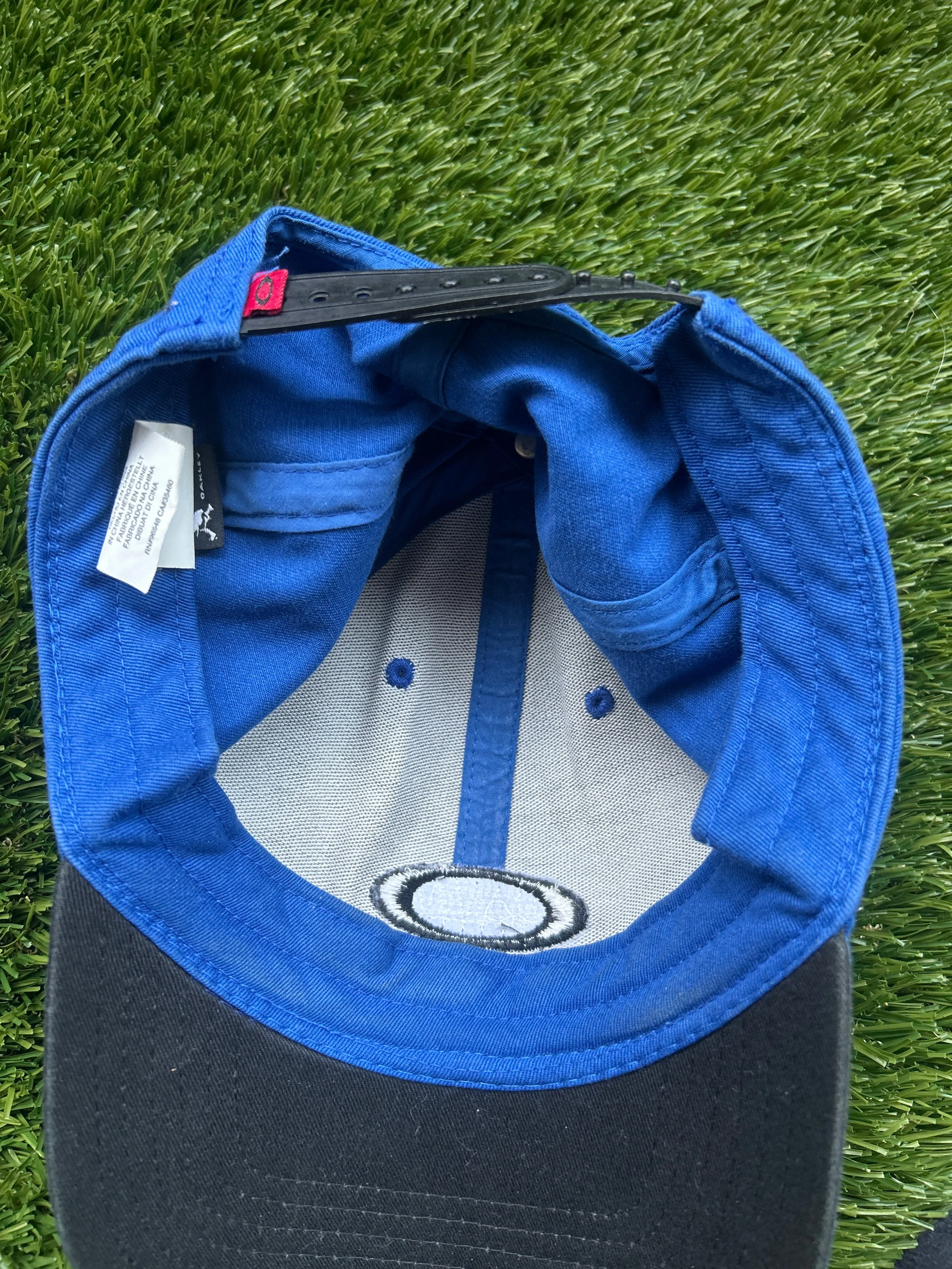 Vintage 00’s Oakley cap