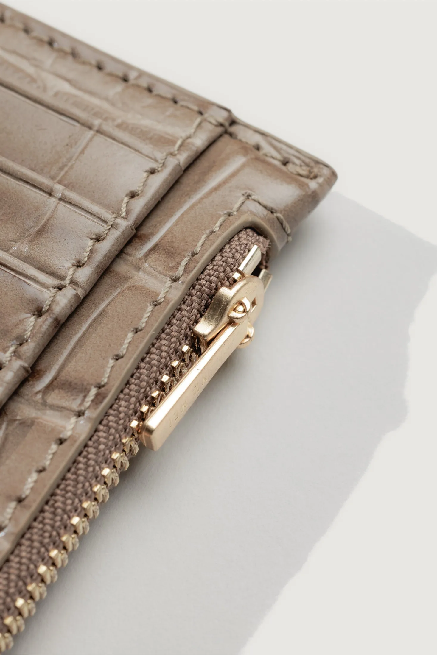 Yu Mei Frank Cardholder - Dune Croc